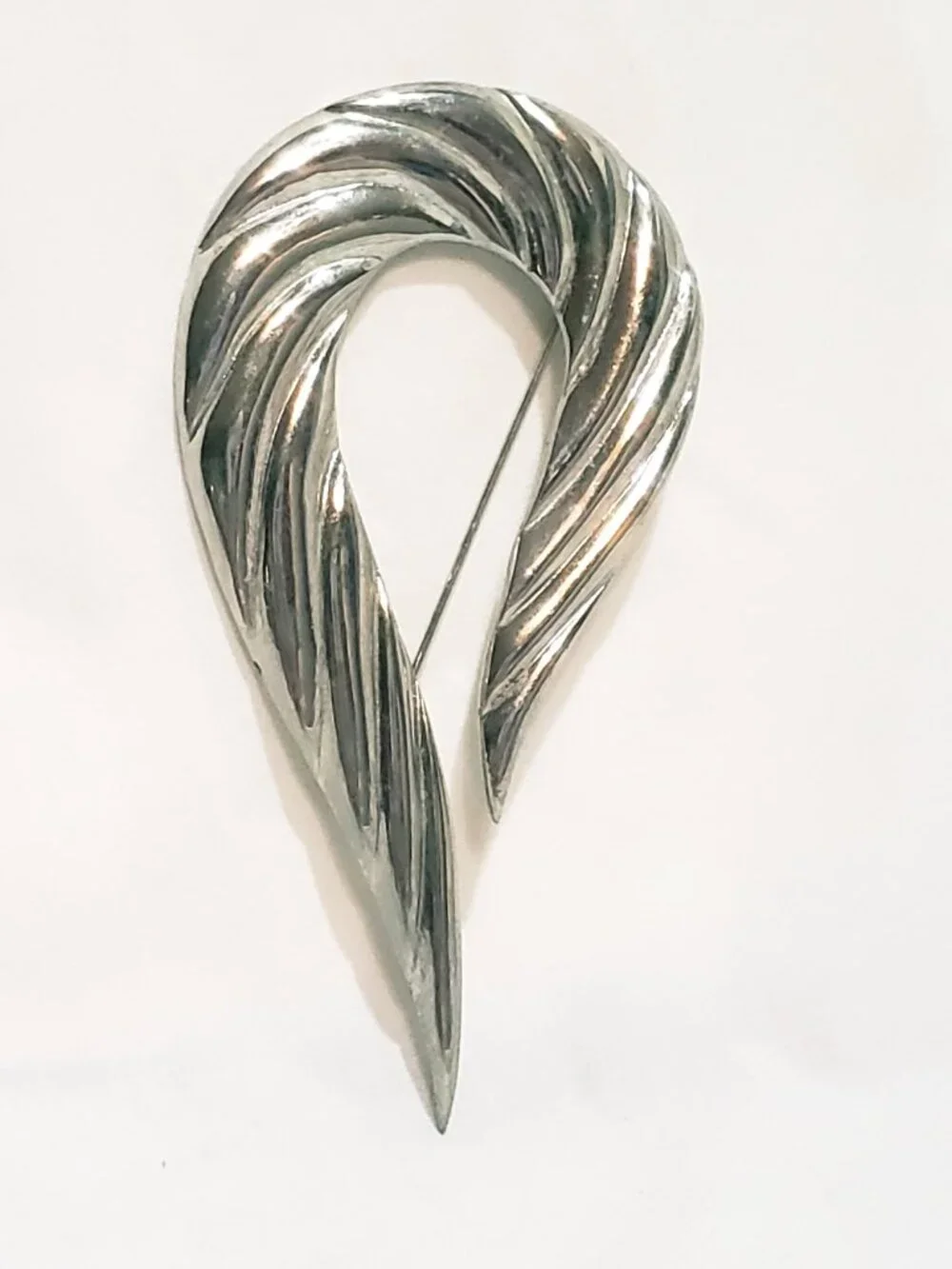 Open Swirl Grooved Silver Tone Brooch 4